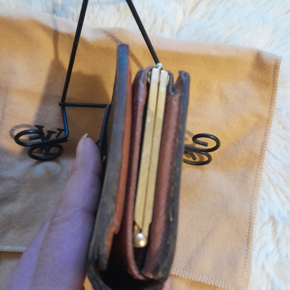 Louis Vuitton kisslock wallet/cardholder EUC - Picture 7 of 16